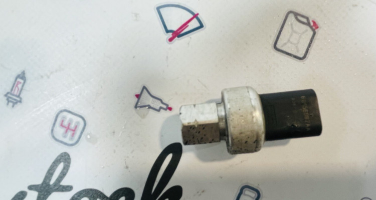  Датчик давления кондиционера 68156982АА 5.7L Jeep Grand Cherokee WK2