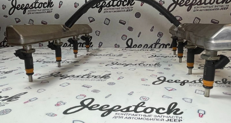  Рампа топливная с форсунками 5.7L. Jeep Grand Cherokee WK2