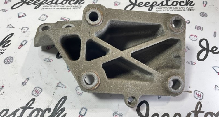  Кронштеин опоры двигателя правый 5.7L Jeep Grand Cherokee WK2