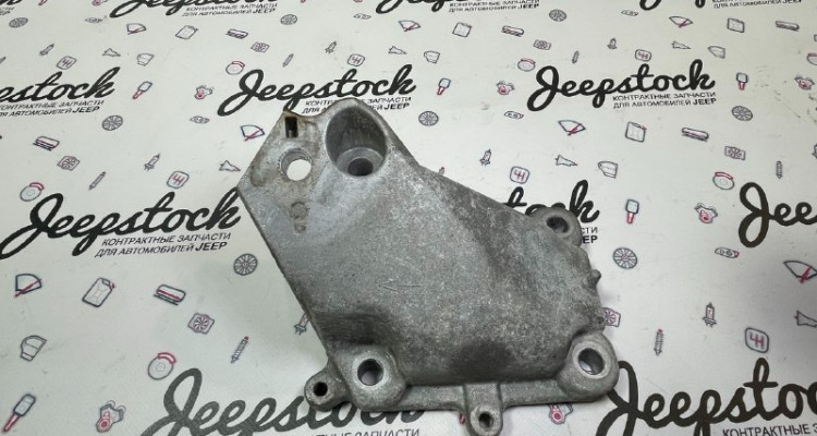  Кронштеин опоры двигателя левый 5.7L Jeep Grand Cherokee WK2