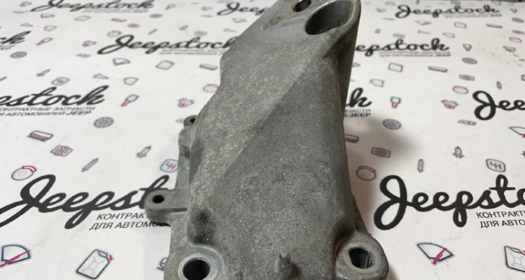  Кронштеин опоры двигателя левый 5.7L Jeep Grand Cherokee WK2