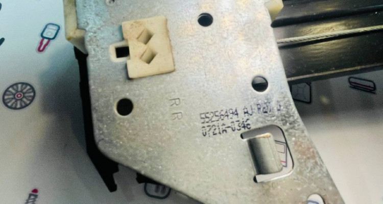  Стелоподъёмник задний правый Dodge Durango DN