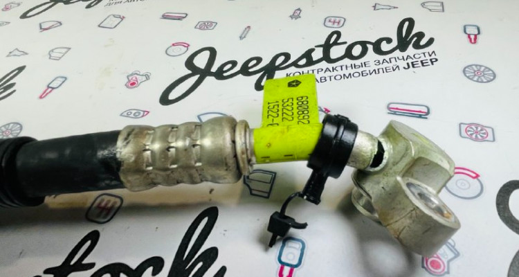  Трубка кондиционера 5.7L дефект (2) Jeep Grand Cherokee WK2