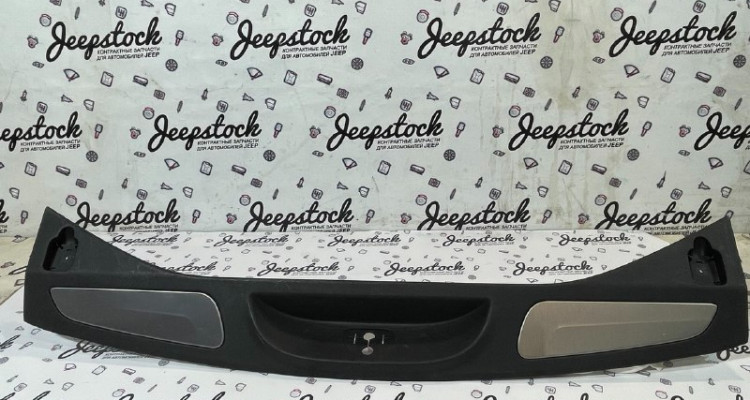  Накладка замка 5-ой двери Jeep Grand Cherokee WK2