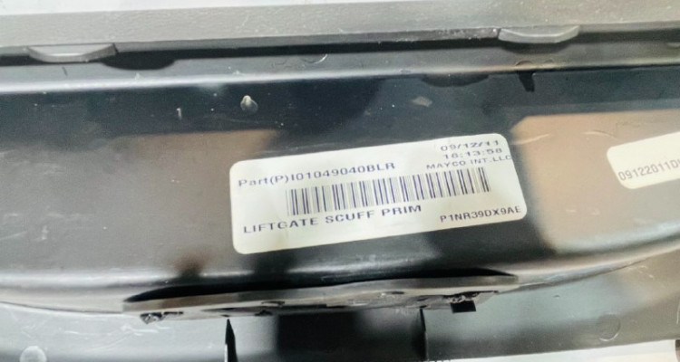  Накладка замка 5-ой двери Jeep Grand Cherokee WK2