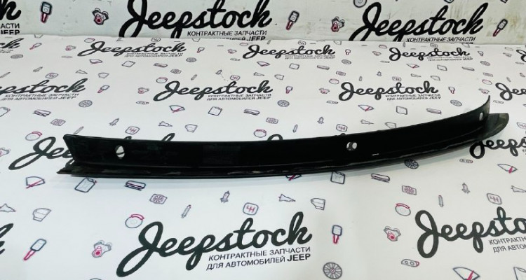  Накладка задней правой двери Jeep Grand Cherokee WK2