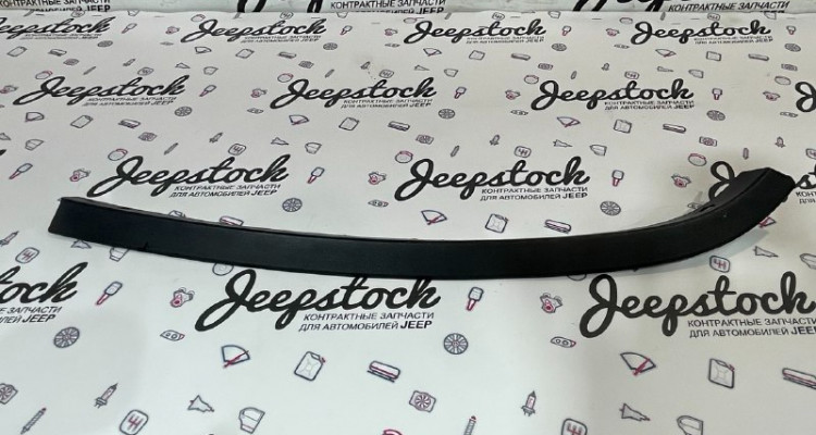  Накладка задней левой двери Jeep Grand Cherokee WK2
