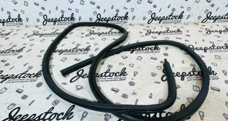  Уплотнительная резинка двери передняя правая дефект Jeep Grand Cherokee ZG-ZJ