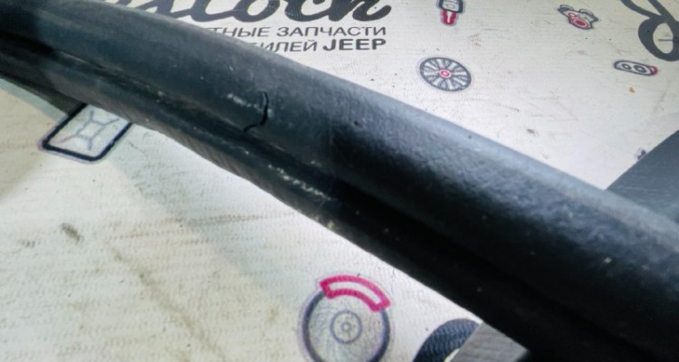  Уплотнительная резинка двери передняя правая дефект Jeep Grand Cherokee ZG-ZJ