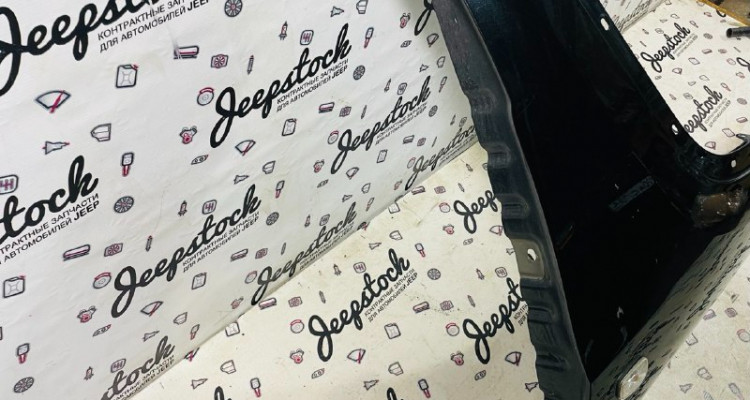  Крыло переднее левое черное Jeep Grand Cherokee WK2