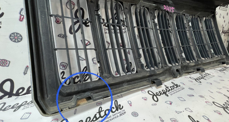  Решетка радиатора Jeep Commander XK-XH