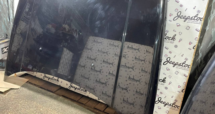  Капот в сборе с утеплителем черный Jeep Commander XK-XH