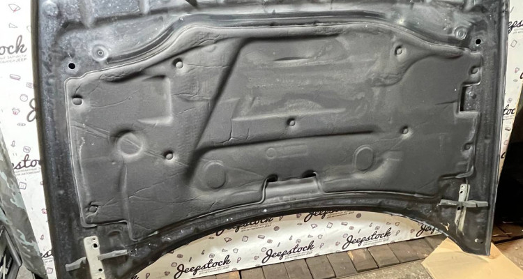  Капот в сборе с утеплителем черный Jeep Commander XK-XH