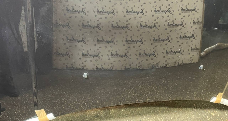  Капот в сборе с утеплителем черный Jeep Commander XK-XH