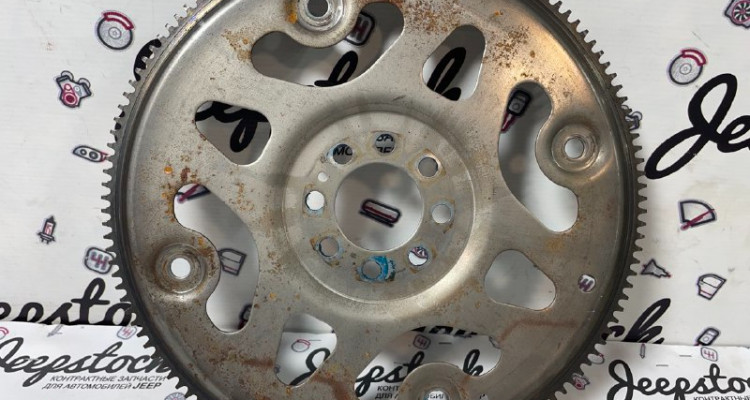  Маховик, драйв плата 5.7L 10-13г Jeep Grand Cherokee WK2