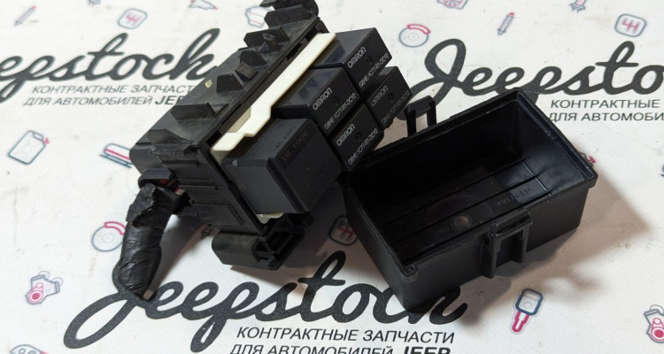  Блок реле PDC 68101267AD Jeep Grand Cherokee WK2