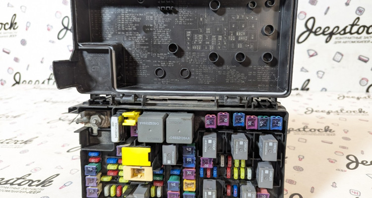  Блок предохранителей 68089320AE Jeep Grand Cherokee WK2