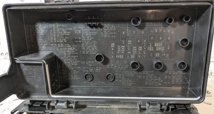  Блок предохранителей 68089320AE Jeep Grand Cherokee WK2