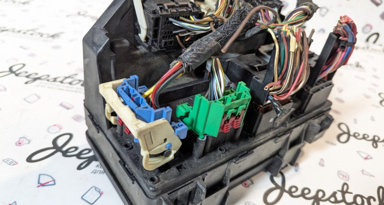  Блок предохранителей 68089320AE Jeep Grand Cherokee WK2