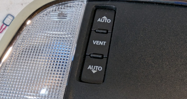  Потолочная консоль (под люк) Jeep Grand Cherokee WK2