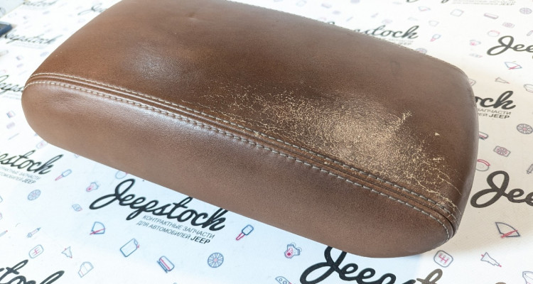  Подлокотник центральной напольной консоли Jeep Grand Cherokee WK2