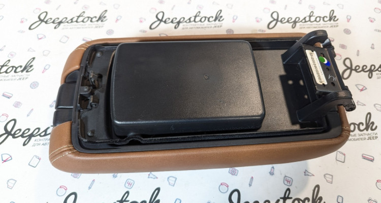  Подлокотник центральной напольной консоли Jeep Grand Cherokee WK2