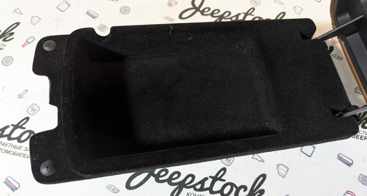  Подлокотник центральной напольной консоли Jeep Grand Cherokee WK2