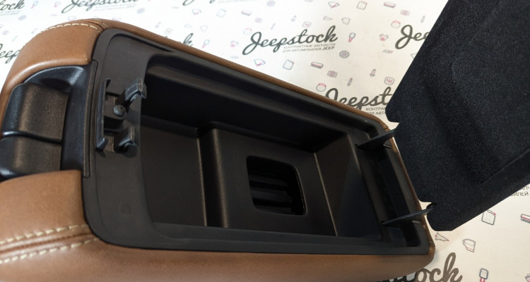  Подлокотник центральной напольной консоли Jeep Grand Cherokee WK2