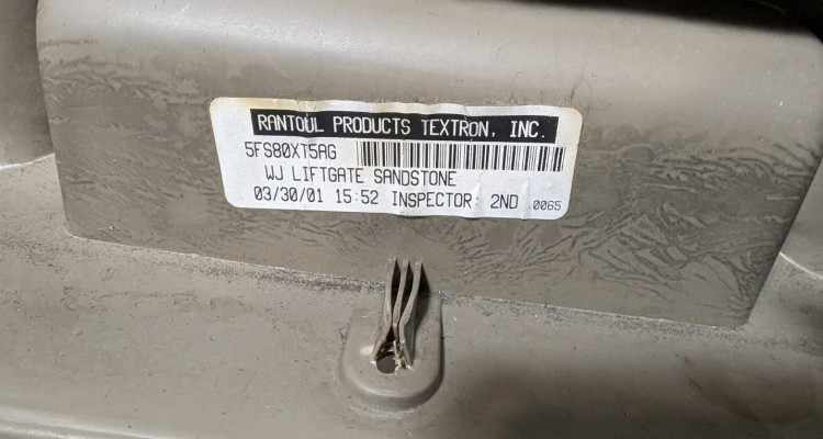  Обшивка 5ой двери (Sandstone) 1 Jeep Grand Cherokee WG-WJ