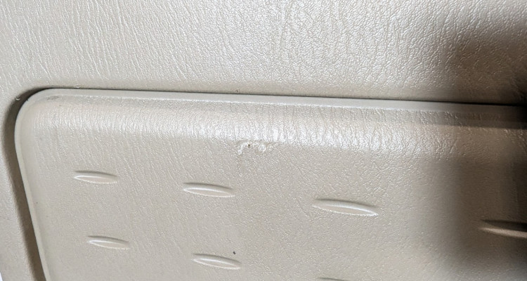  Обшивка 5ой двери (Sandstone) 1 Jeep Grand Cherokee WG-WJ