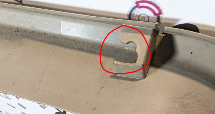  Обшивка 5ой двери (Sandstone) 1 Jeep Grand Cherokee WG-WJ