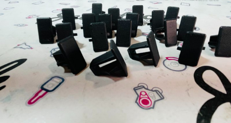  Клипса крепления накладок порогов Jeep Grand Cherokee WG-WJ