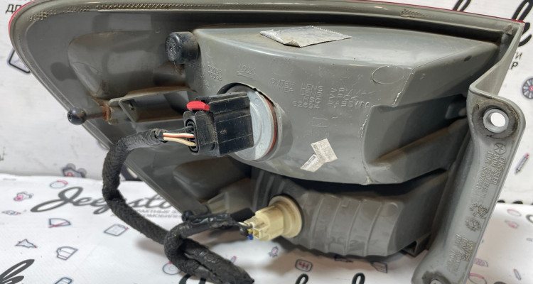  Фонарь задний правый наружный Jeep Grand Cherokee WK2