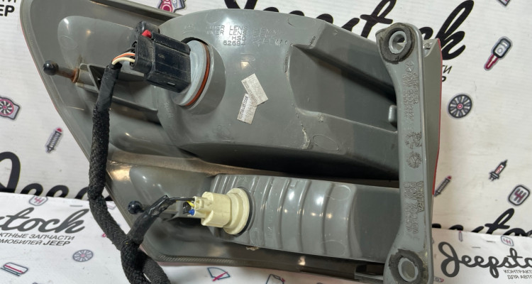  Фонарь задний правый наружный Jeep Grand Cherokee WK2