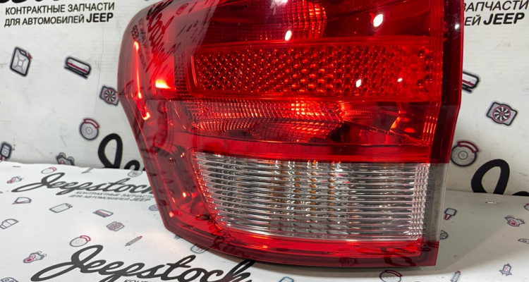 Фонарь задний левый наружный Jeep Grand Cherokee WK2