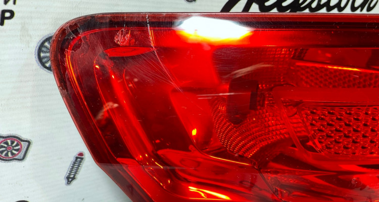  Фонарь задний левый наружный Jeep Grand Cherokee WK2