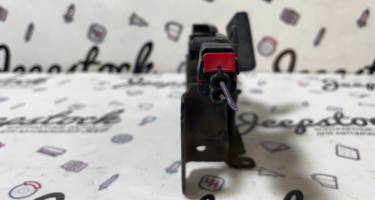  Замок капота с датчиком Jeep Grand Cherokee WK2