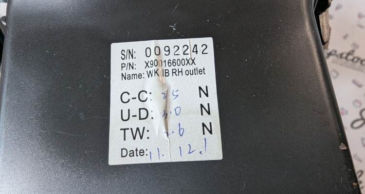  Центральная консоль серебристая (1) Jeep Grand Cherokee WK2