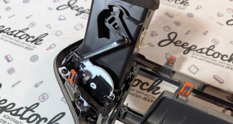  Центральная консоль серебристая (1) Jeep Grand Cherokee WK2