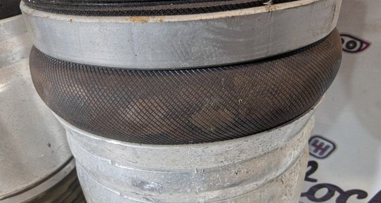  Пневмостойки передние пара Jeep Grand Cherokee WK2