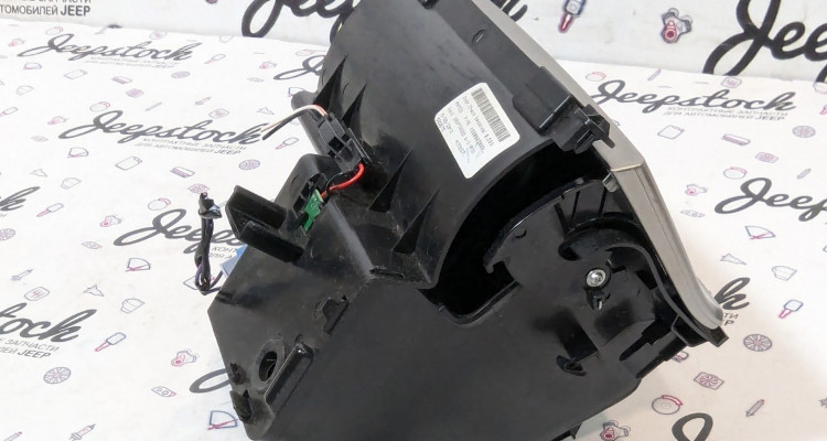  Бардачок центральной консоли Jeep Grand Cherokee WK2