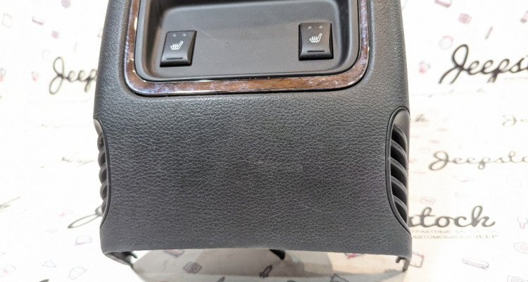  Задняя часть центральной консоли Jeep Grand Cherokee WK2