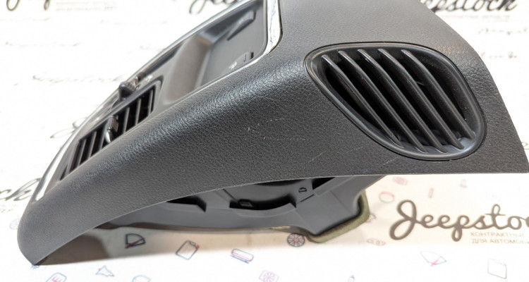  Задняя часть центральной консоли Jeep Grand Cherokee WK2