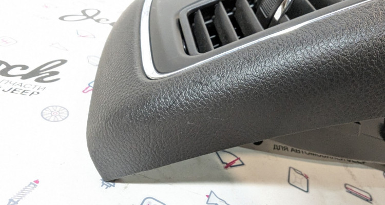  Задняя часть центральной консоли Jeep Grand Cherokee WK2