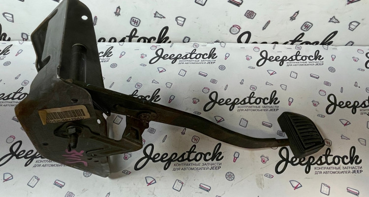 Педаль тормоза Jeep Commander XK-XH