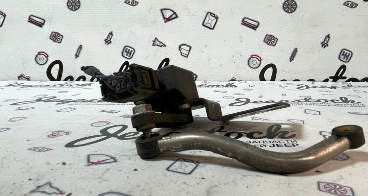  Датчик высоты дорожного просвета перед. правый Jeep Grand Cherokee WK2