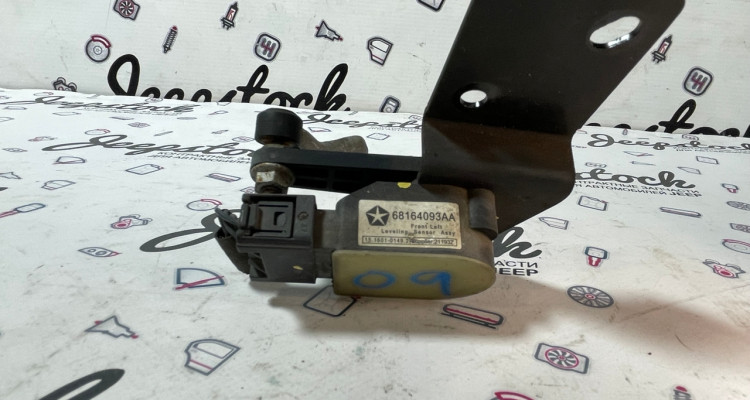  Датчик высоты дорожного просвета перед. левый Jeep Grand Cherokee WK2