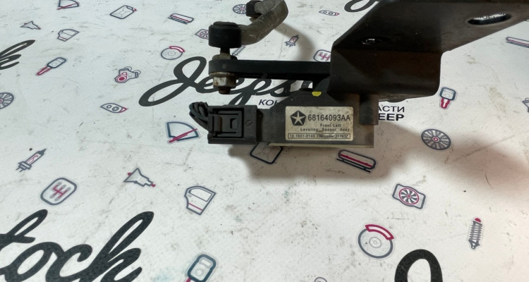  Датчик высоты дорожного просвета перед. левый Jeep Grand Cherokee WK2