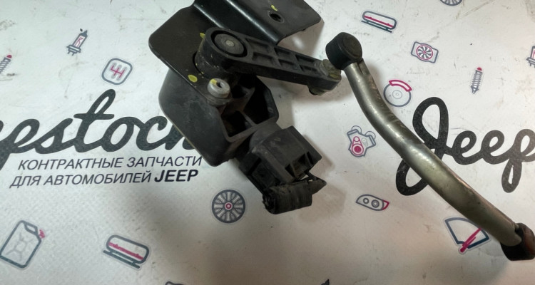  Датчик высоты дорожного просвета перед. левый Jeep Grand Cherokee WK2