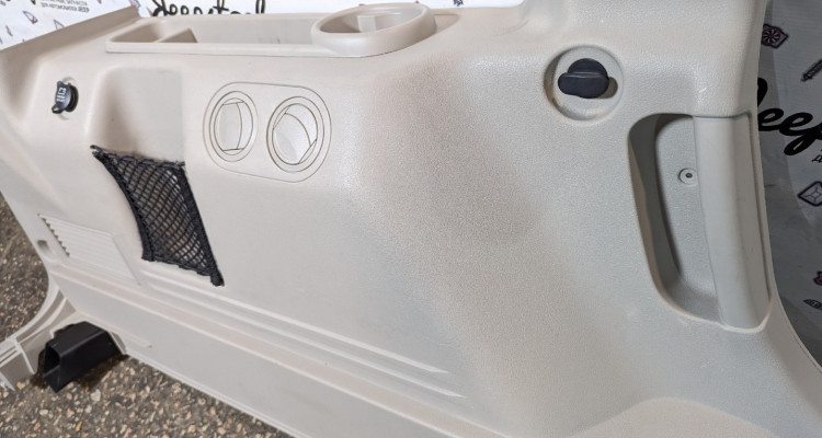  Боковина багажника левая Jeep Commander XK